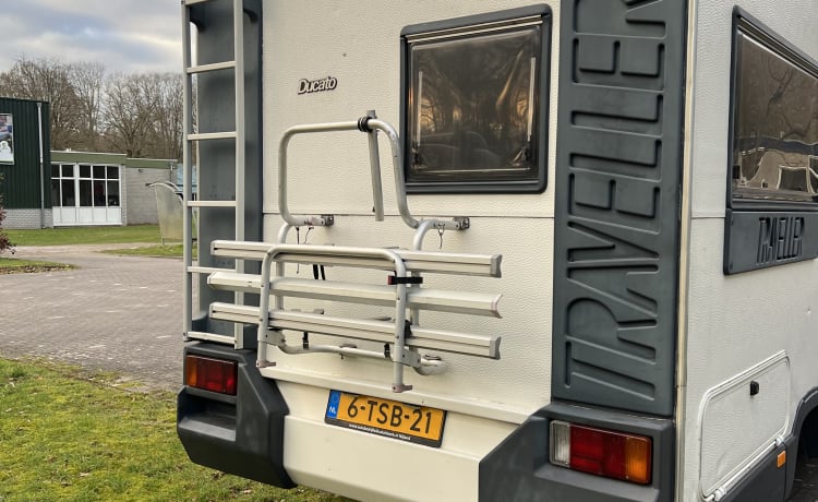 Gezellige Fiat alkoof camper, voor max. 5 personen