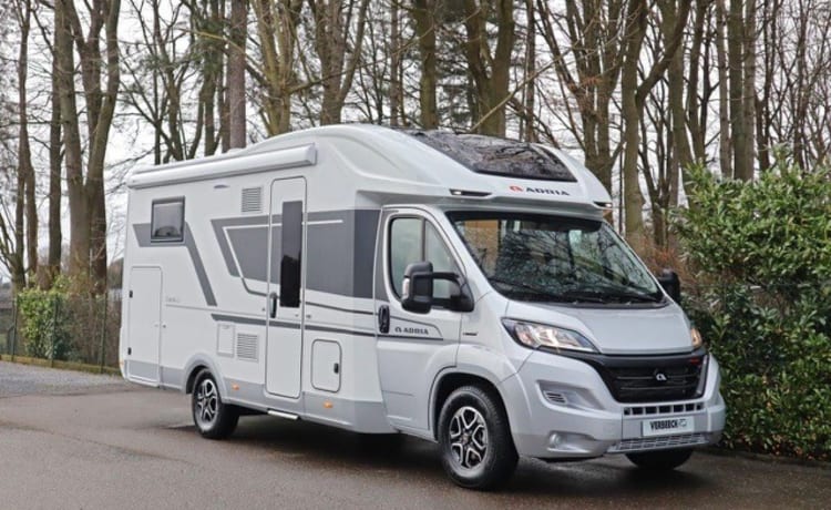 Coral suite on wheels – Luxe 2 personnes Adria Coral 650DL transmission automatique semi-intégrée à partir de 2022