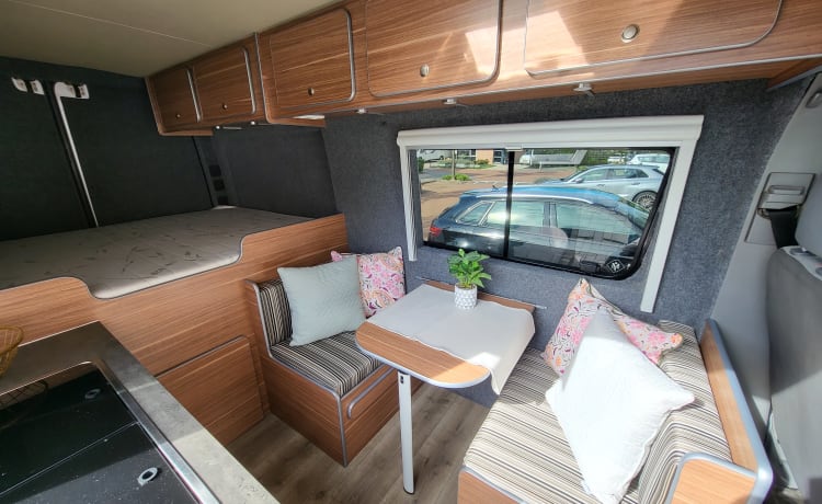 Craftcamp – 2p VW Crafter buscamper (2007), airco + nieuw interieur!