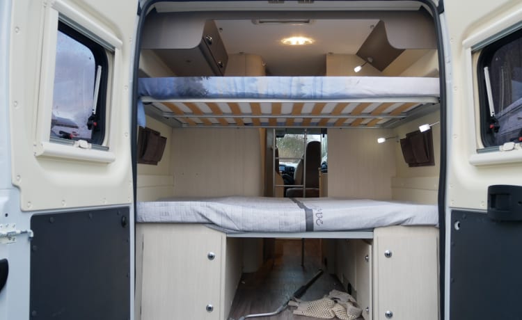 Chausson4, 4 slaap- 4 zitplaatsen, Stapelbed!