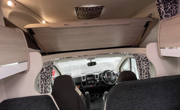 Cara – Camping-car de luxe Chausson 7 naissance