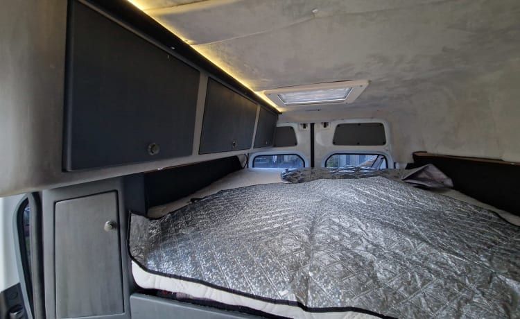 Copbus Rusty – Zelfbouw camper voor 2 personen - Mercedes-Benz Sprinter 2007