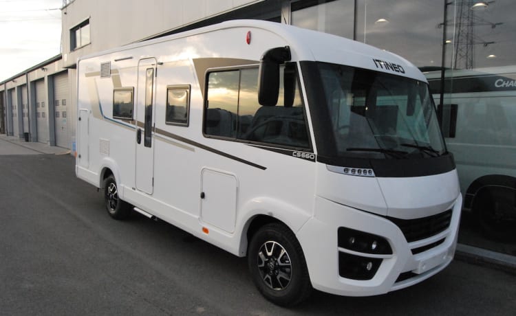 Itineo CS 600 : Le Camping-car intégral familial compact idéal!