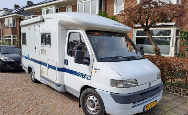 4p Chausson semi-integrated uit 1999