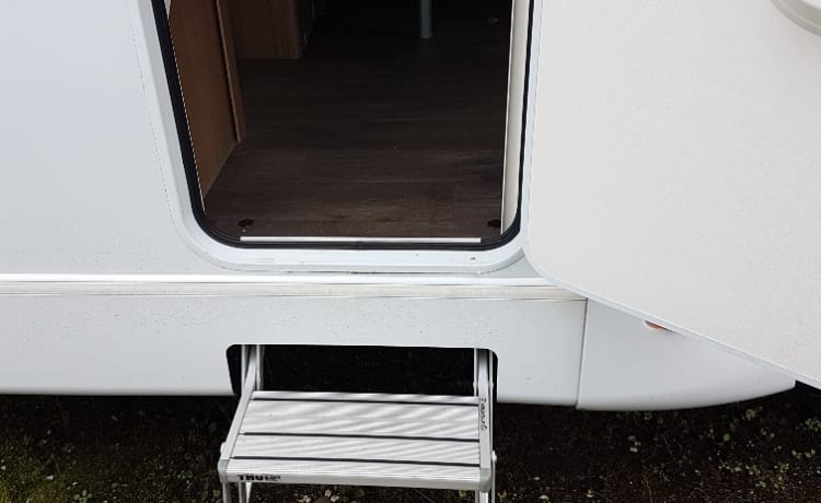 Campercomfort Luxury and New Camper Carado T337 (1)