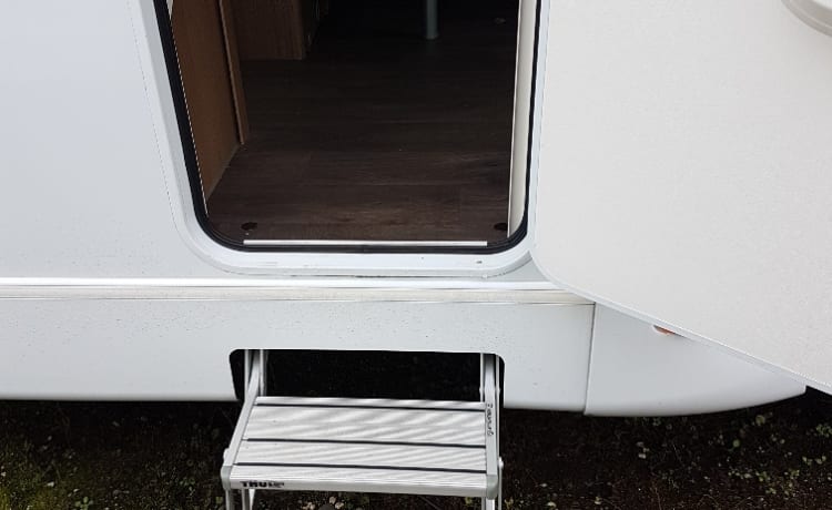 Carado T337 (1) - Ruime en luxe 2 persoons camper