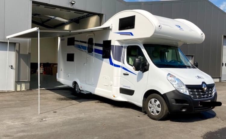 Spacious family camper