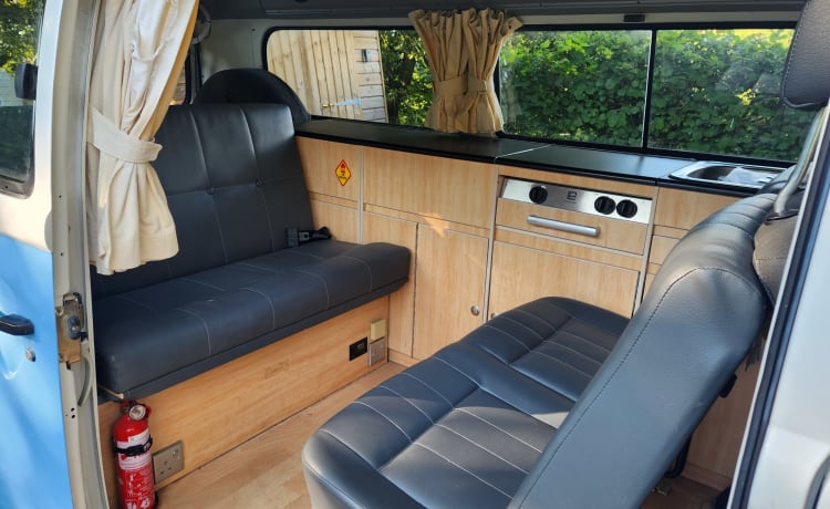 Carlos the camper – VW T2 Bay window Carlos the Camper the Blue Bay :-) 