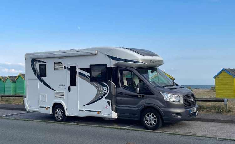 Hilda – Chausson 4 couchages semi-intégré de 2018