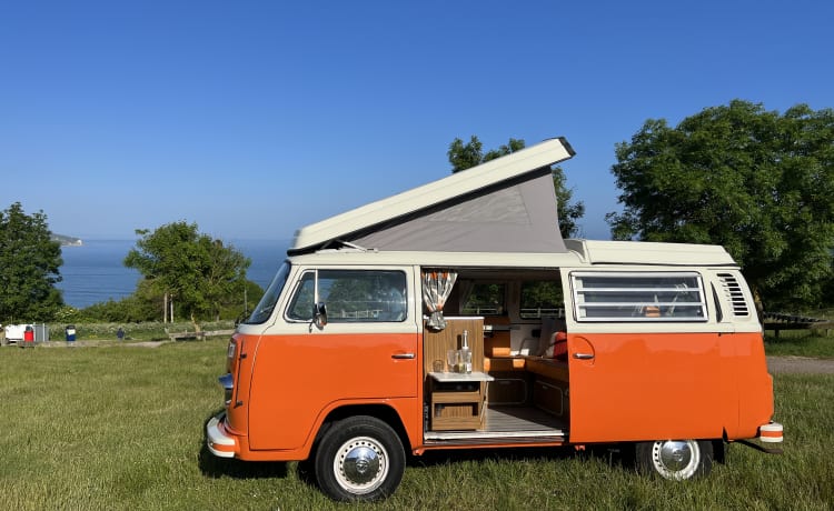 Blossom – Volkswagen Wohnmobil mit 4 Schlafplätzen aus dem Jahr 1972