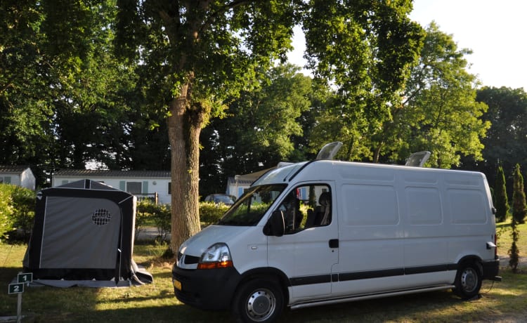 Fully equipped 2-person Renault camper van with bed up to 175 x 205 cm