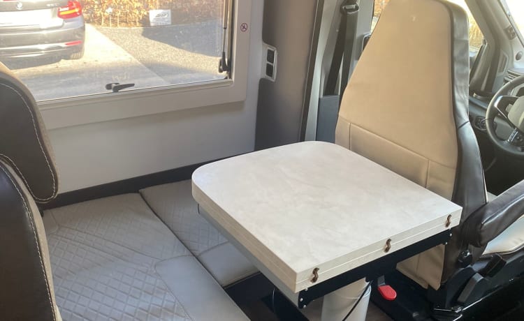 Mobil-home avec beaucoup d'espace de rangement