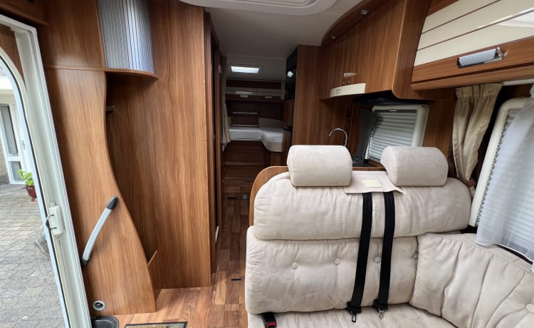 Esprit – 4p Dethleffs half-integraal camper uit 2014