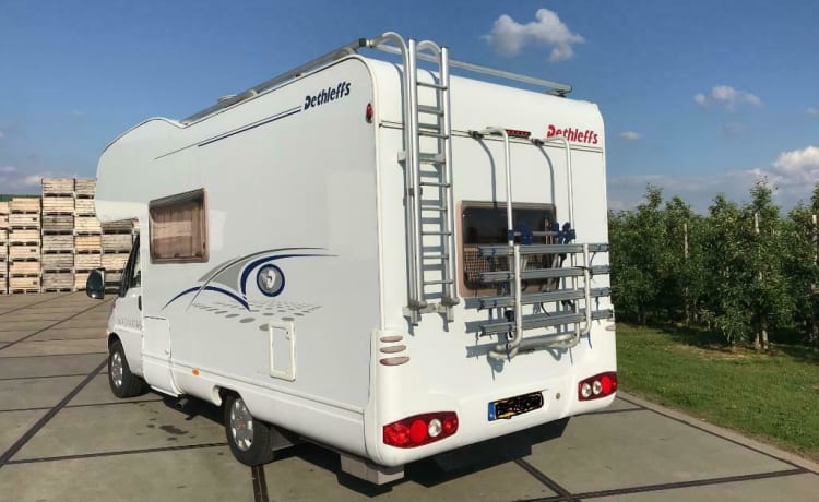 Camper 6 persone molto completo con aria condizionata