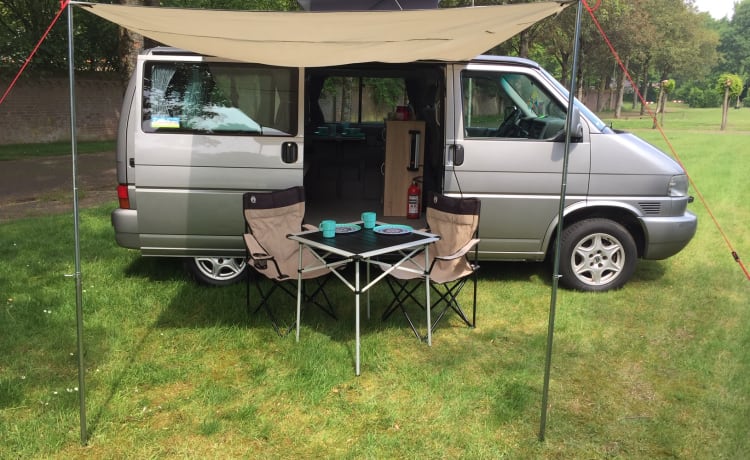 Mandala - Cozy and robust VW T4 multivan with lifting roof