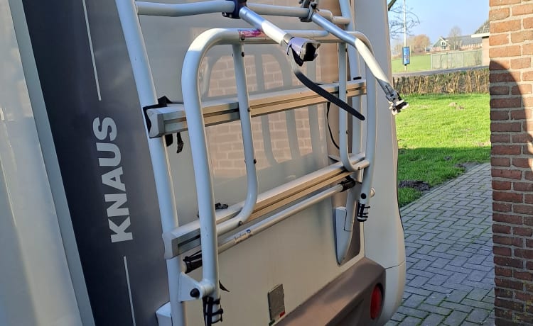 4p Knaus semi-integrated uit 2005