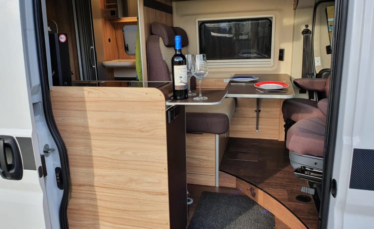 Hymer Grand Canyon, automatique, km gratuit, 4 personnes à partir de 2017