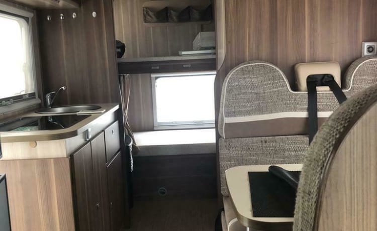 Louis, Camper to Go – Luxurious, spacious and comfortable Mc Louis Glamys 14, air conditioners, bunk beds