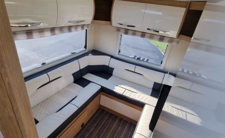 Eddie – Luxurious 6 berth RollerTeam Motorhome.