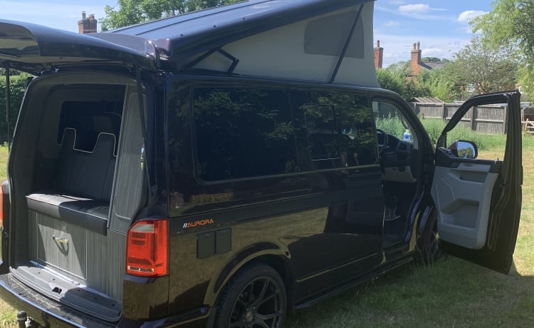 Aurora – 4 persoons Volkswagen 2017, ultieme campervan, 210bhp.