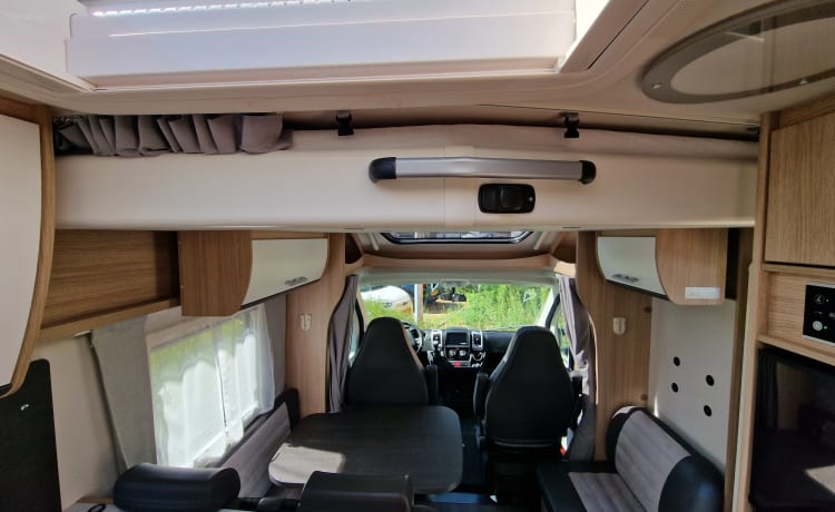 Mooie 4pers. Camper Sunlight semi-integraal uit 2020