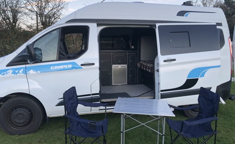 CONRAD – LUXURIÖSER OFF-GRID CAMPERVAN