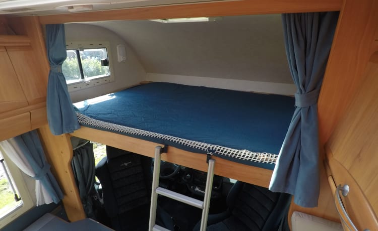 5 person Adria Mobil alcove camper > (electric) bicycles in garage