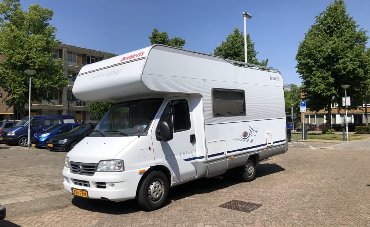 Duco – 6p Fiat Familiecamper met Stapelbed en grote garage