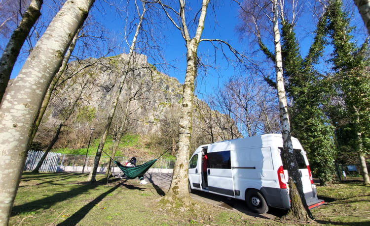 Glen – Umgebauter Campervan Citroën Relay L3H2 mit 2 Schlafplätzen und Dusche/Toilette