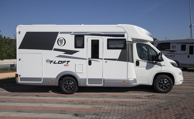 Loft 450 – Half integraal 4-zits camper Elnagh T-Loft 450 - mt. 6,99