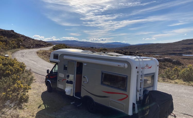 Mabel – 6 Berth Mercedes Auto-Trail 