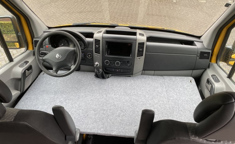 Cool VW Crafter 4 person Euro5 <6m