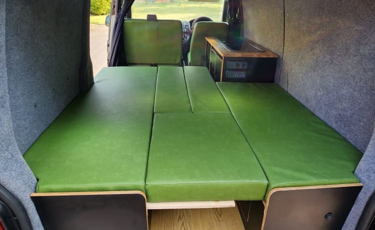 Lucille – 2-persoons Volkswagen campervan uit 2006