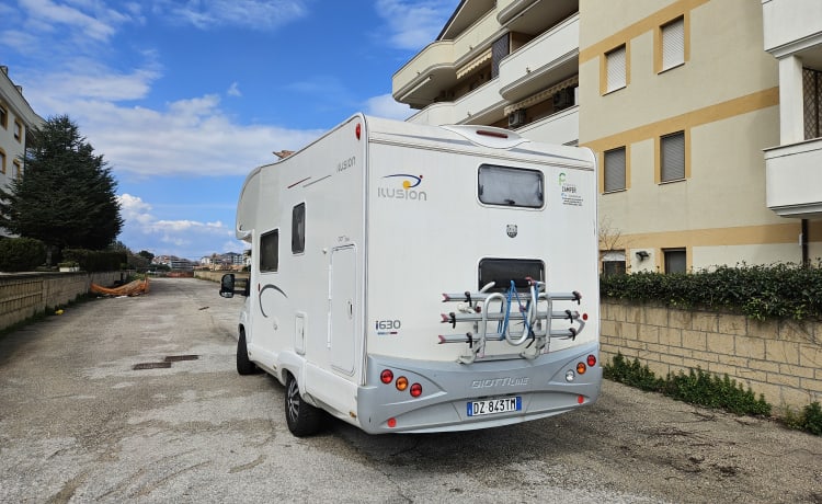 Giotto – Giottiline attic camper 6 seats 