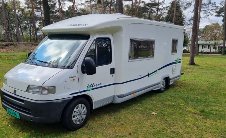 A LOUER Camping-car semi-intégré Chausson 4/6 pers pour vos vacances au top