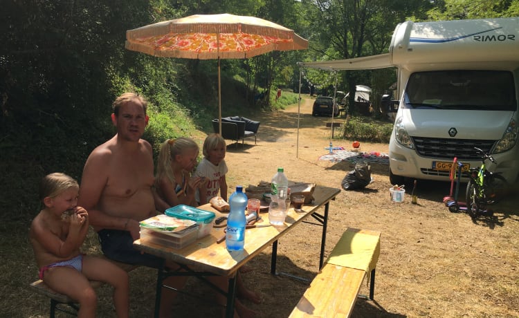Koos – Gemütlicher Alkoven-Camper für 5 Personen aus dem Jahr 2015