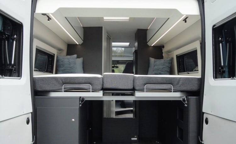 Remco – Luxe Adria Twin met 9-trapsautomaat en lengtebedden