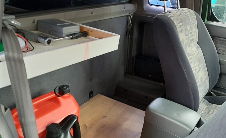 Guus Geluk – Stoere 2 persoons 4x4 off-grid camper