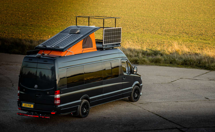 Black Prince – De ultieme super high-spec off-grid avontuurlijke camper