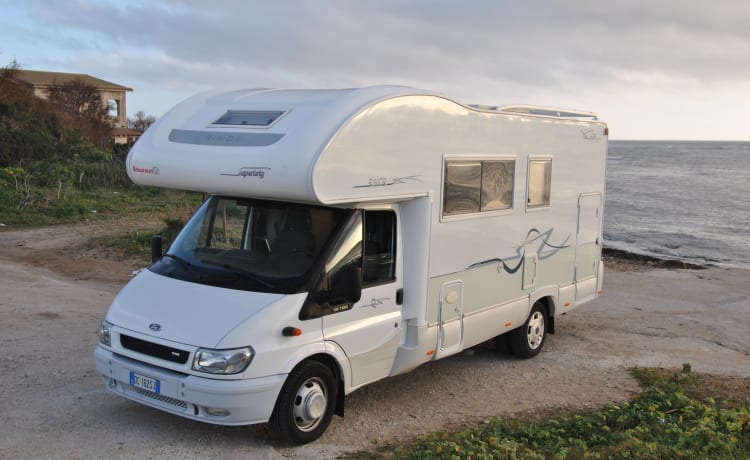 Superbrig – Rimor Camper Zolder 6 zitplaatsen