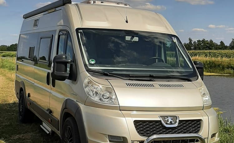 Travelcar – Bellissimo e moderno camper per 2 persone