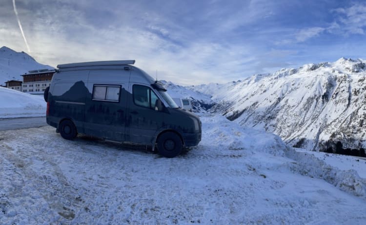 Off-grid adventure VW Crafter 