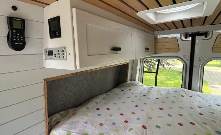 Hank the Van – Luxury off-grid Mercedes Sprinter