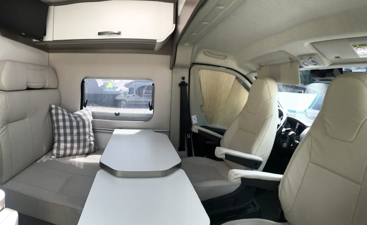 Luna de Plata – Fully equipped, state-of-the-art box van