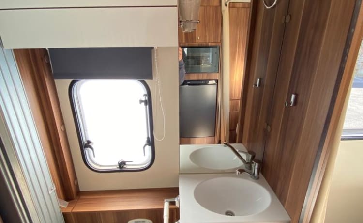 Big Noa – Meet Big Noa - fully equipped 4 berth, 4 belts, family & pet friendly.