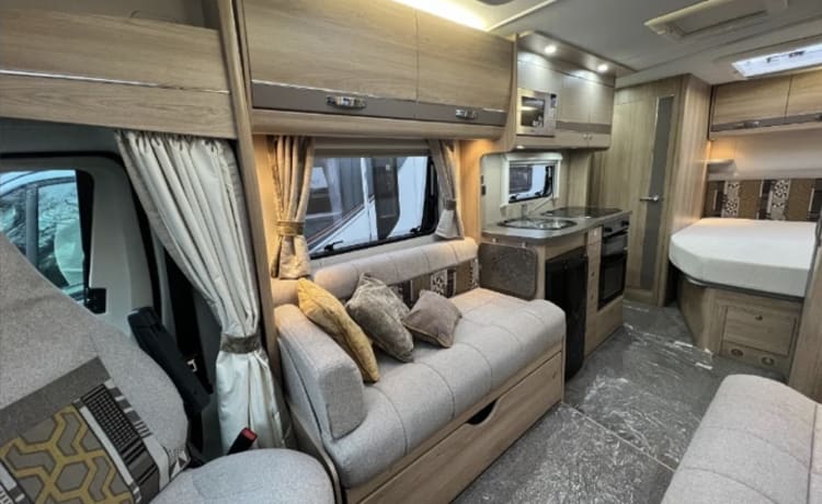 CamperVandy – 4 berth Peugeot bus from 2018