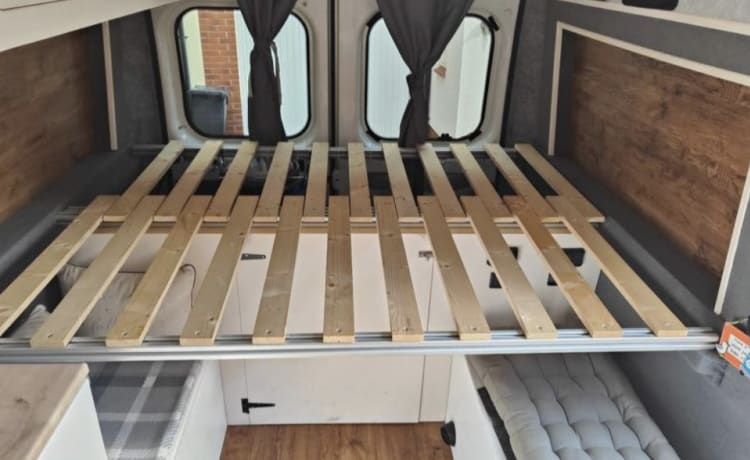 Betsy – 2 berth Peugeot campervan from 2018