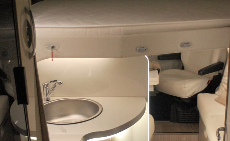 NU NIEUW IN DE VERHUUR – > Almost new, Luxury, Complete, Camper for 2-4p