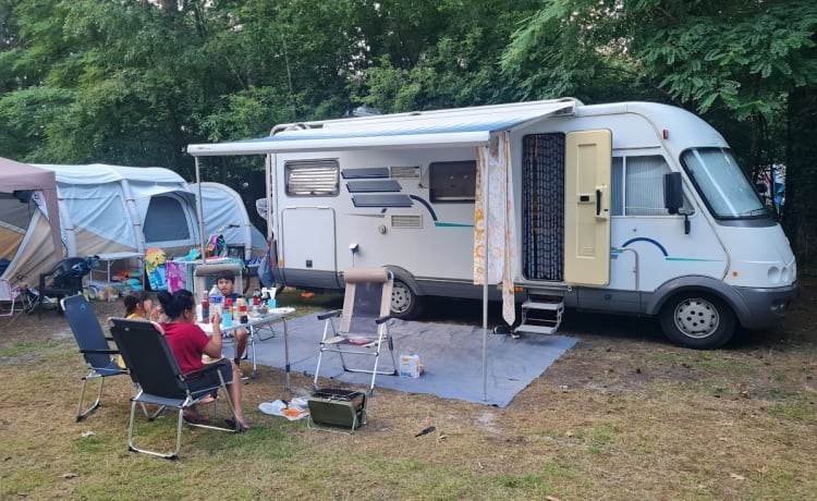 Hymer B644G per 6 persone, adatto alle famiglie