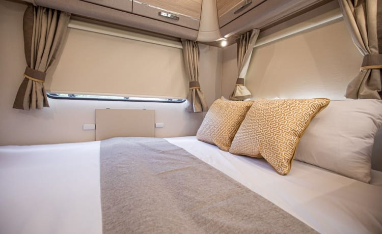 Riley – BRANDNEUES luxuriöses Elddis Evolution 196 Wohnmobil mit 6 Schlafplätzen